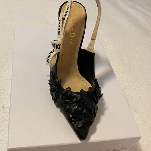 ❌SOLD❌Dior Black Lambskin Flower Slingback heel 4” - Picture 2 of 12